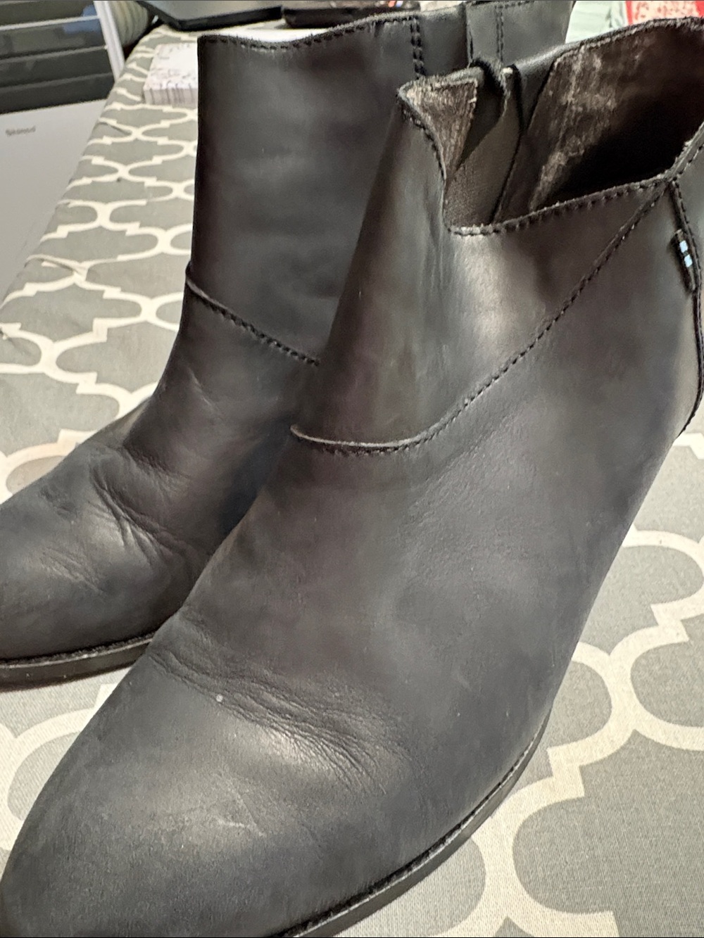 Toms  Leilani Black Leather Ankle Booties